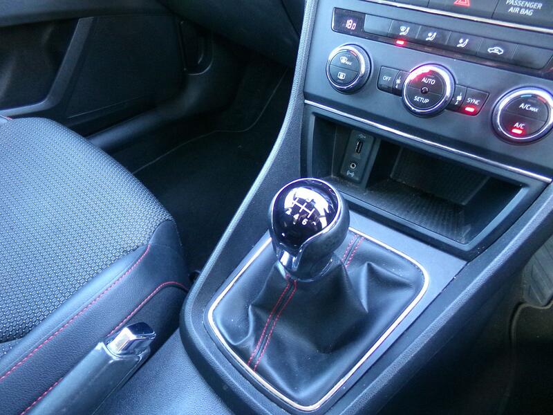 SEAT LEON
